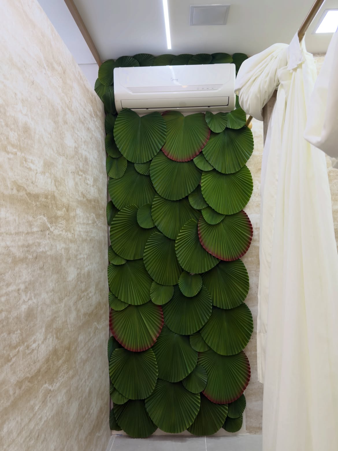 Jardim vertical instalado em projeto de ambientação